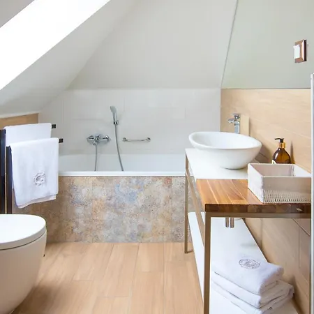 Na Skarpie 호텔 2*