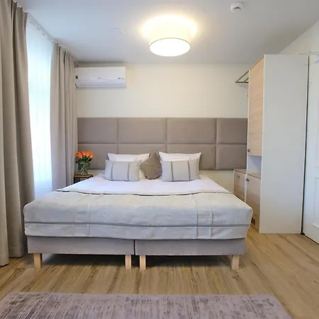 Na Skarpie 호텔 2*