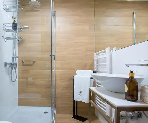 Na Skarpie 호텔 2*