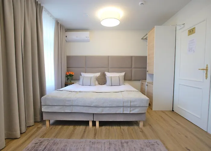 Na Skarpie 호텔 2*