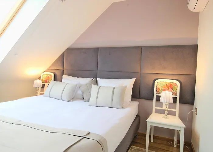 Na Skarpie 호텔 2*